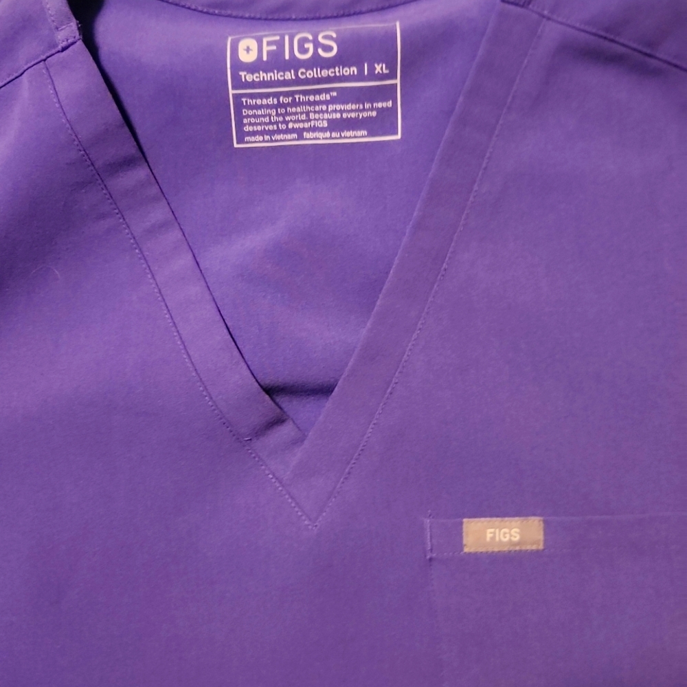 Figs scrub top